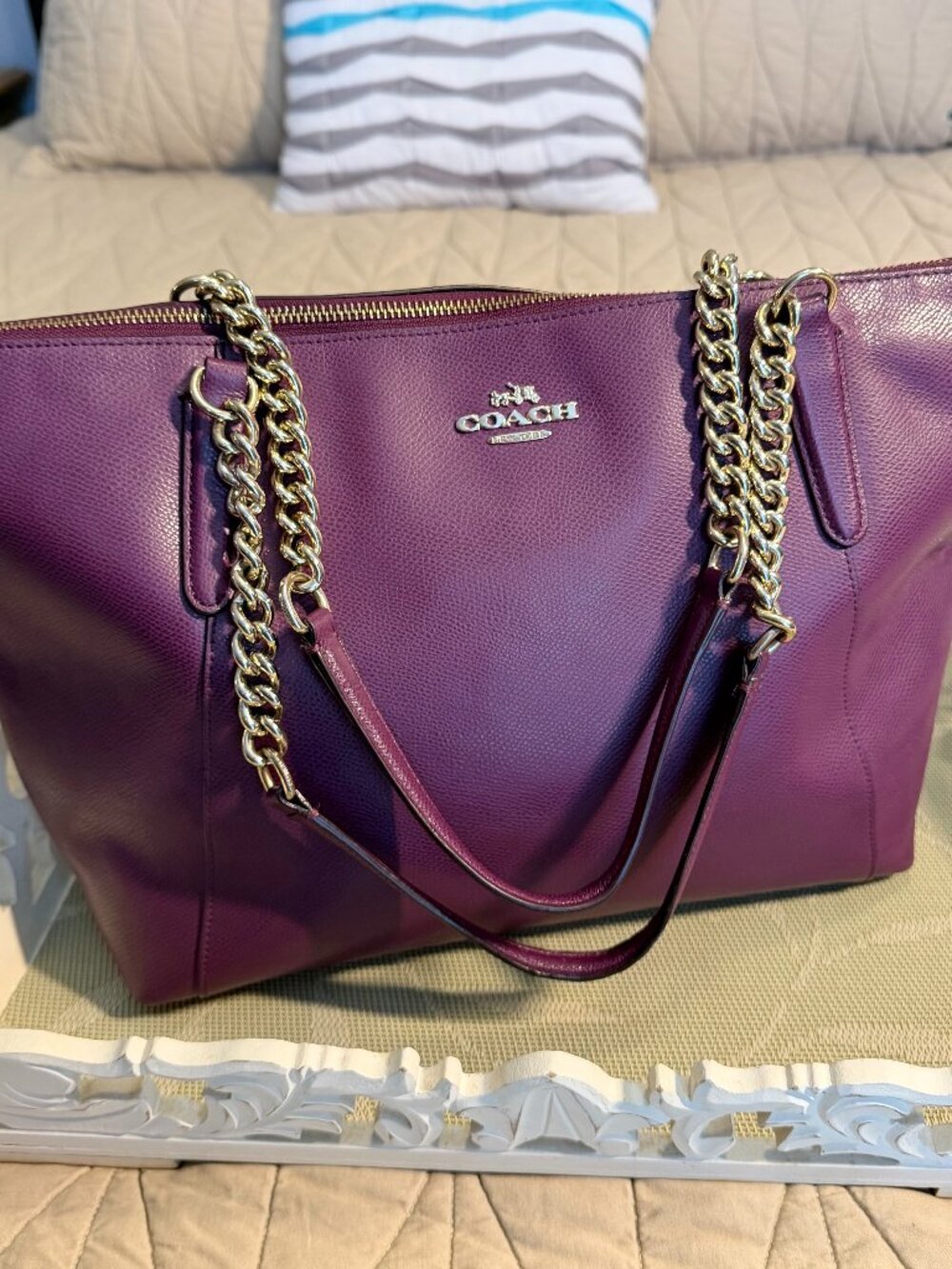 COACH Ava Chain Tote Crossgrain Leather Gold Chain Purple Plum Handbag F37201